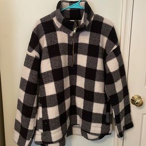 Black and white checkered pullover